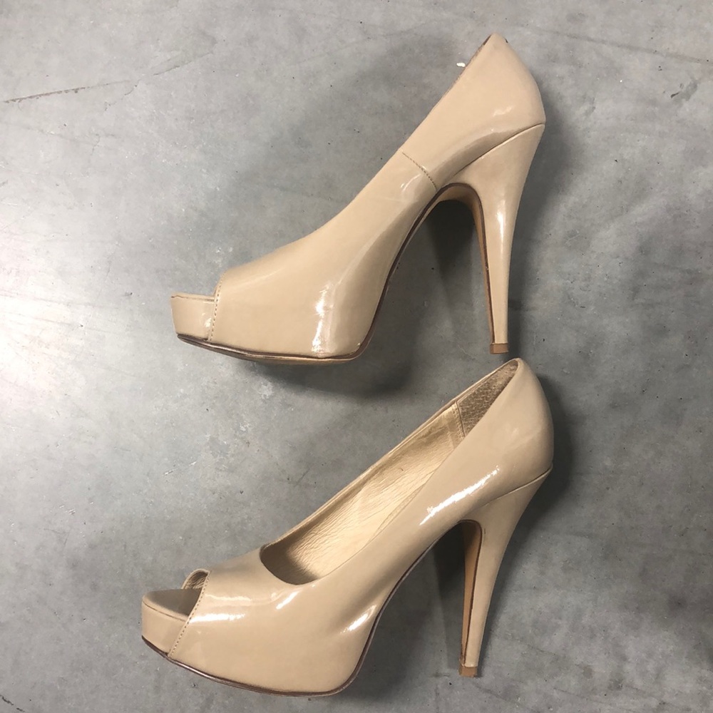 Tan/nude platform peep toe pumps